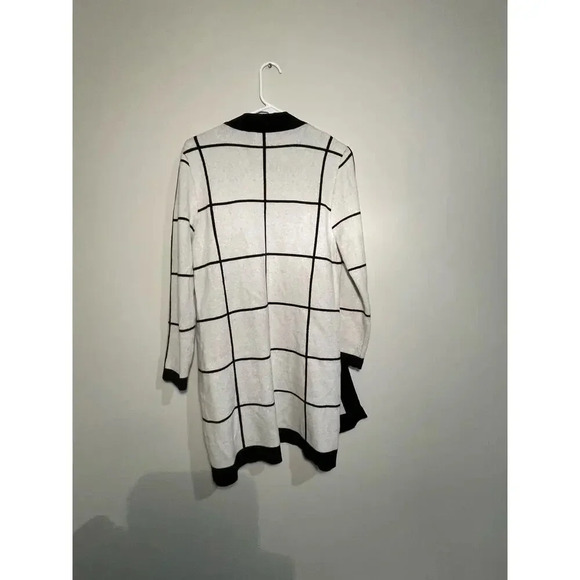 Sweewëe Paris Off-White and Black Grid Print Longlined Knit Cardigan - Picture 5 of 9